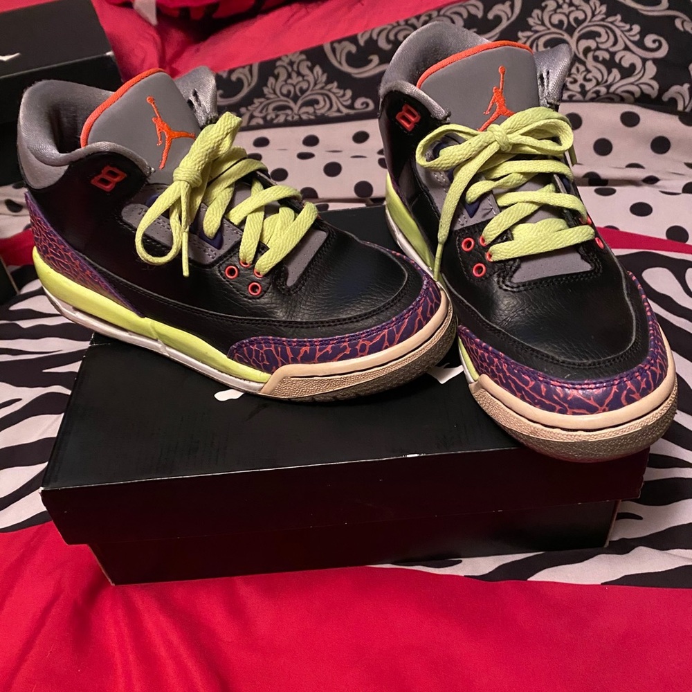 Girls retro jordan 3’s